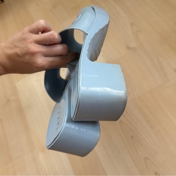 GUCCI WOMEN'S RUBBER SLIDE SANDAL IN BLUE - Picture 7 of 7